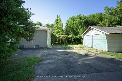 Photo 18 at 4 Crestview Road, Nobleton, King