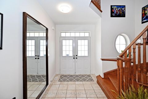 Photo 3 at 43 Ivy Glen Drive, Patterson, Vaughan