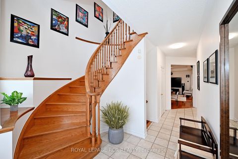 Photo 4 at 43 Ivy Glen Drive, Patterson, Vaughan