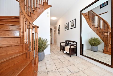 Photo 5 at 43 Ivy Glen Drive, Patterson, Vaughan