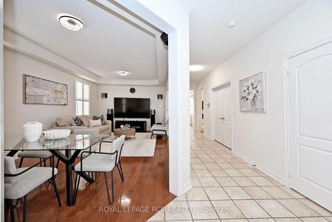 Photo 6 at 43 Ivy Glen Drive, Patterson, Vaughan