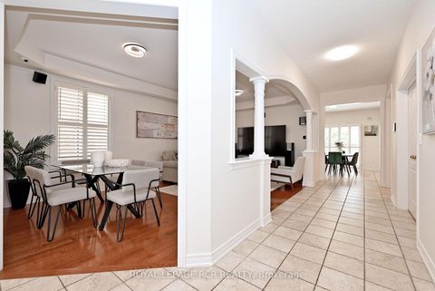 Photo 7 at 43 Ivy Glen Drive, Patterson, Vaughan