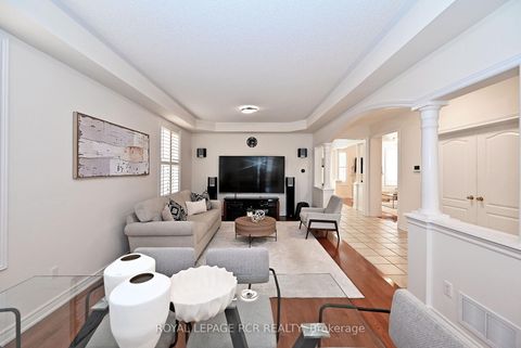 Photo 8 at 43 Ivy Glen Drive, Patterson, Vaughan