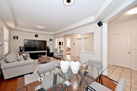 Photo 10 at 43 Ivy Glen Drive, Patterson, Vaughan
