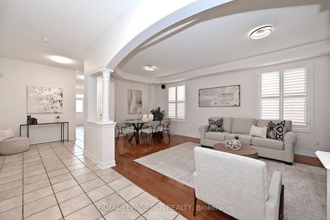 Photo 11 at 43 Ivy Glen Drive, Patterson, Vaughan