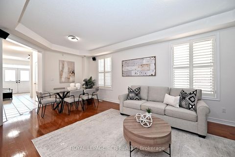 Photo 12 at 43 Ivy Glen Drive, Patterson, Vaughan