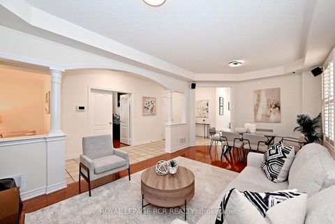 Photo 13 at 43 Ivy Glen Drive, Patterson, Vaughan