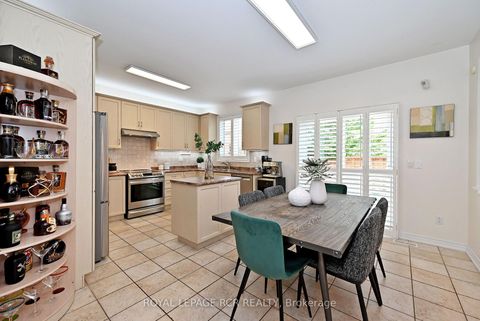 Photo 15 at 43 Ivy Glen Drive, Patterson, Vaughan