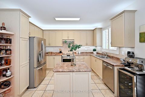 Photo 17 at 43 Ivy Glen Drive, Patterson, Vaughan