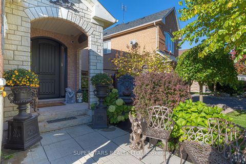 Photo 1 at 166 Worthington Avenue, Oak Ridges Lake Wilcox, Richmond Hill