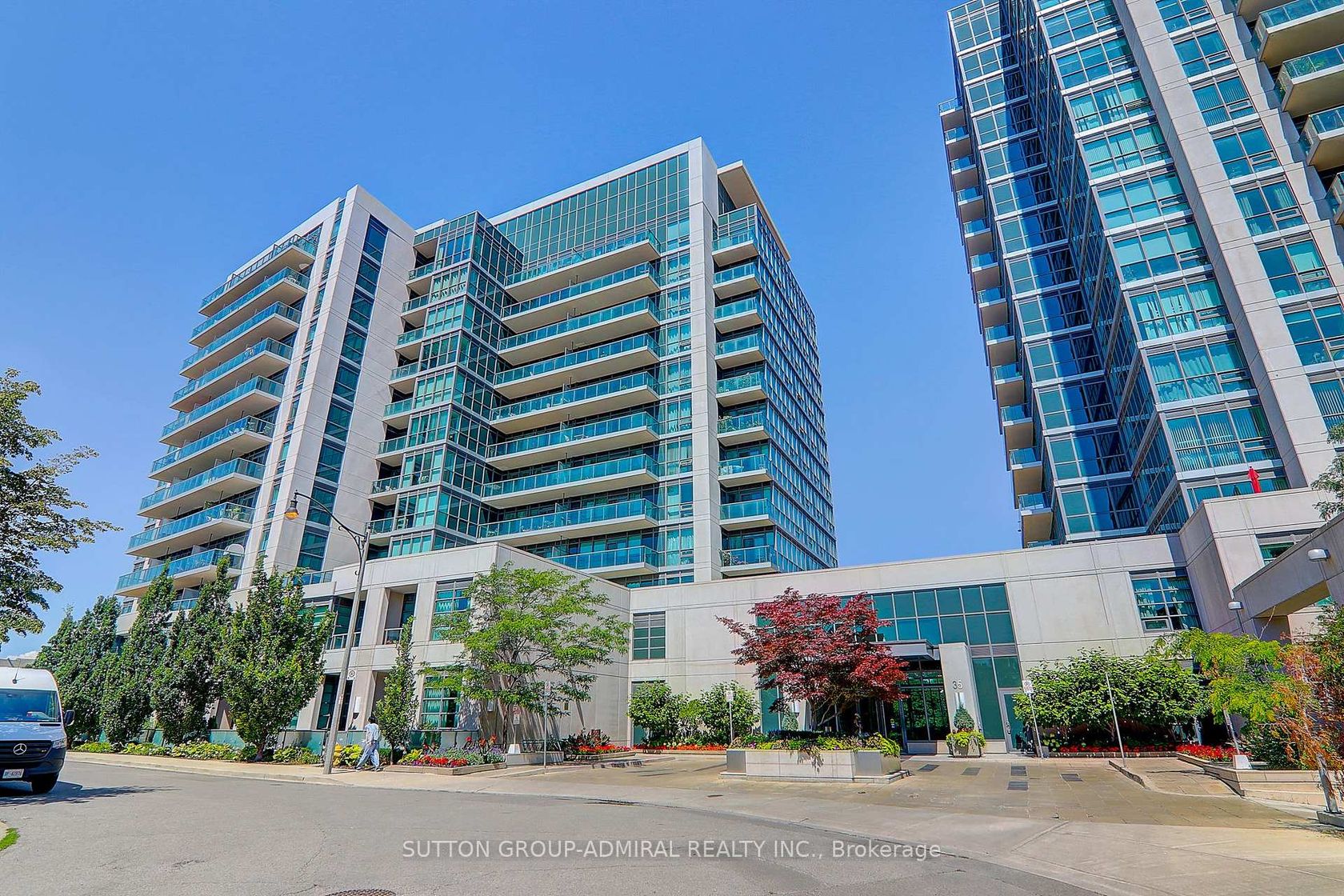 1413 - 35 Brian Peck Crescent, Thorncliffe Park, Toronto photo number 2