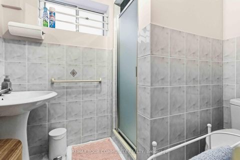 Photo 10 at 32 Kirknewton Road, Fairbank, Toronto