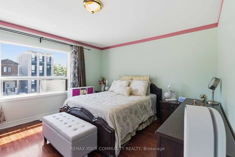 Photo 12 at 32 Kirknewton Road, Fairbank, Toronto