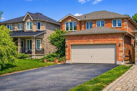 Photo 3 at 43 Dunnett Drive, Ardagh, Barrie