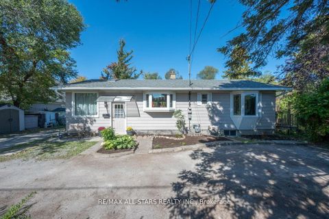Photo 2 at 40 Riverglen Drive, Keswick South, Georgina
