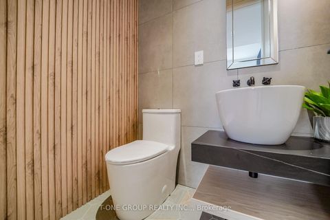 Photo 15 at 570 Main Street, Lumsden, Toronto