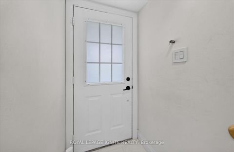 Photo 4 at 90 - 200 Mclevin Avenue, Malvern, Toronto