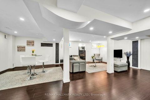 Photo 33 at 614 Society Crescent, Summerhill Estates, Newmarket