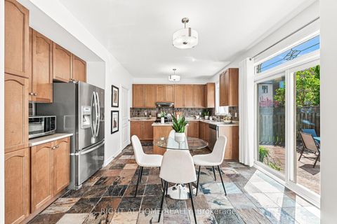 Photo 9 at 9 Grand Oak Drive, Oak Ridges, Richmond Hill