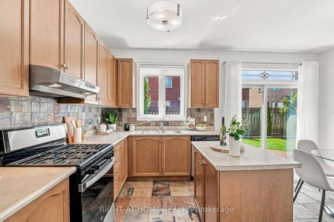 Photo 13 at 9 Grand Oak Drive, Oak Ridges, Richmond Hill