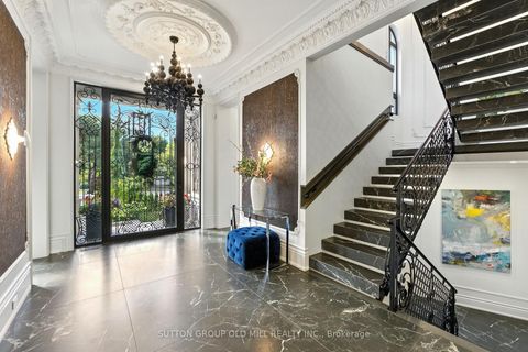 Photo 2 at 10 Hillavon Drive, Rosethorn, Toronto