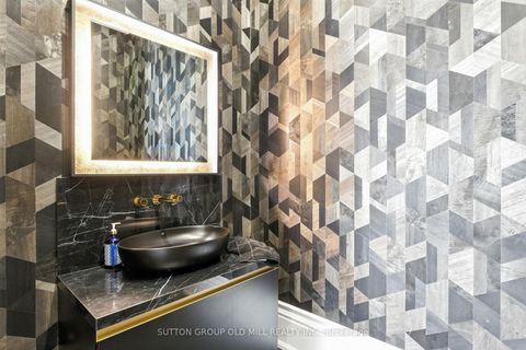Photo 8 at 10 Hillavon Drive, Rosethorn, Toronto