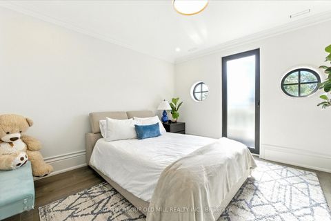 Photo 33 at 10 Hillavon Drive, Rosethorn, Toronto