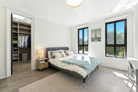 Photo 36 at 10 Hillavon Drive, Rosethorn, Toronto