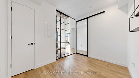 Photo 11 at 714 - 505 Richmond Street W, Waterfront Communities C1, Toronto