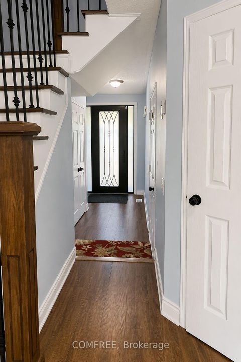 Photo 3 at 15D View Green Crescent, Clairville, Toronto