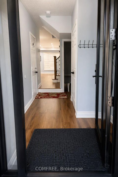 Photo 4 at 15D View Green Crescent, Clairville, Toronto