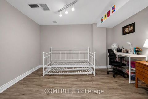Photo 34 at 15D View Green Crescent, Clairville, Toronto