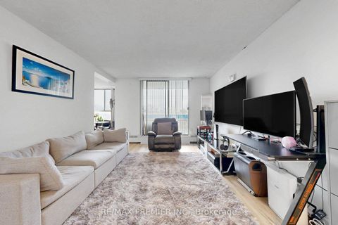Photo 4 at 428 - 4645 Jane Street, Black Creek, Toronto