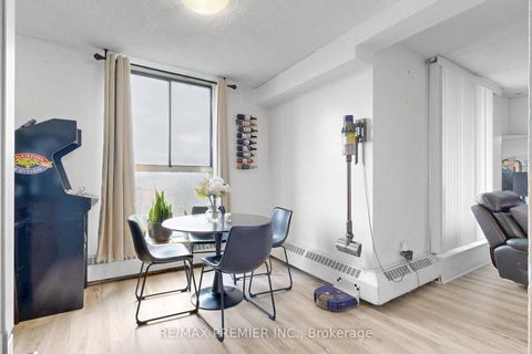 Photo 9 at 428 - 4645 Jane Street, Black Creek, Toronto