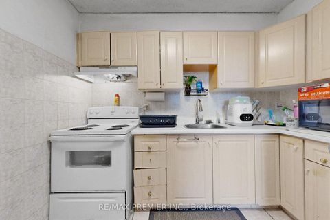 Photo 13 at 428 - 4645 Jane Street, Black Creek, Toronto