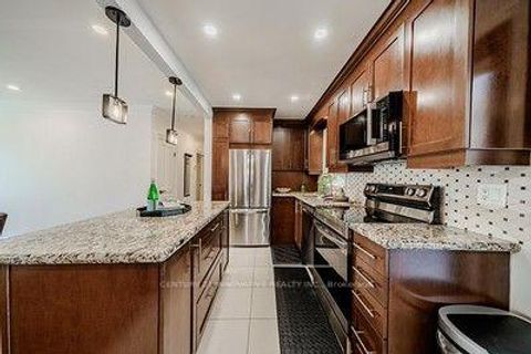 Photo 11 at 60 Dorking Crescent, CFB, Toronto