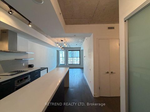 Photo 1 at 610 - 560 King Street W, Waterfront Communities C1, Toronto