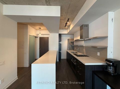 Photo 4 at 610 - 560 King Street W, Waterfront Communities C1, Toronto
