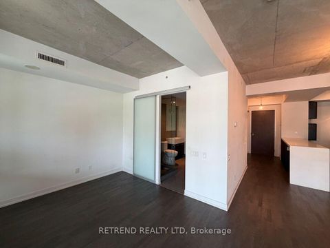 Photo 9 at 610 - 560 King Street W, Waterfront Communities C1, Toronto