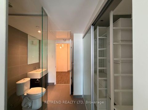 Photo 10 at 610 - 560 King Street W, Waterfront Communities C1, Toronto