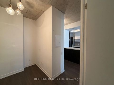 Photo 11 at 610 - 560 King Street W, Waterfront Communities C1, Toronto