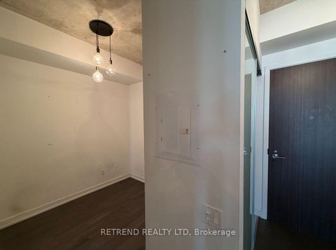 Photo 12 at 610 - 560 King Street W, Waterfront Communities C1, Toronto