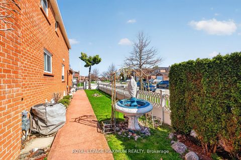 Photo 34 at 3 Muzzo Court, East Woodbridge, Vaughan