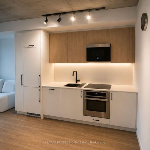 Photo 3 at 301 - 689 The Queensway Street, Queensway, Toronto