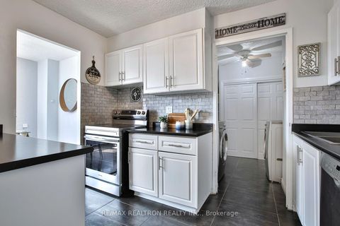 Photo 5 at 711 - 5 Parkway Forest Drive, Henry Farm, Toronto