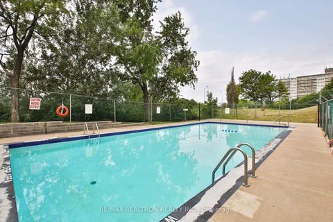 Photo 16 at 711 - 5 Parkway Forest Drive, Henry Farm, Toronto