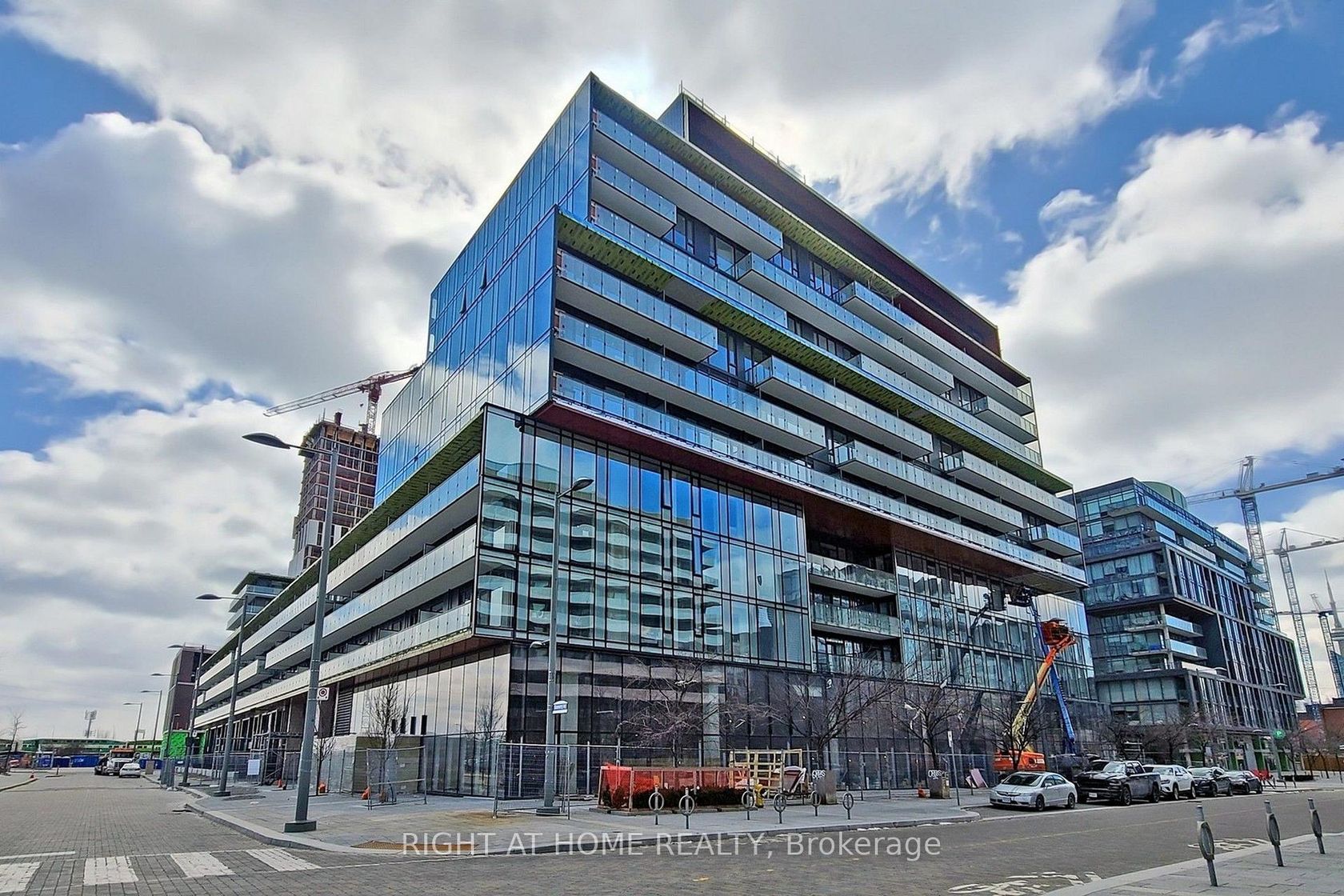 S546 - 180 Mills Street, Waterfront Communities C8, Toronto photo number 2