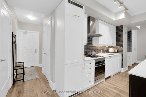 Photo 1 at 523 - 9085 Jane Street, Concord, Vaughan