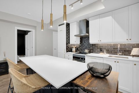 Photo 4 at 523 - 9085 Jane Street, Concord, Vaughan