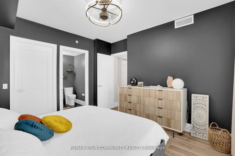 Photo 14 at 523 - 9085 Jane Street, Concord, Vaughan